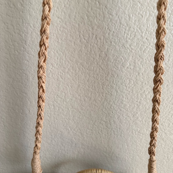 Elegant Tan Woven Shoulder Bag - Picture 3 of 12